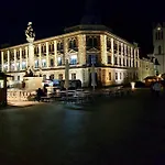 Belvarosi Kerteshaz *