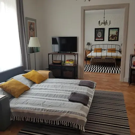 Belvarosi Kerteshaz Semesterbostad *