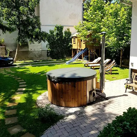 Belvarosi Kerteshaz Semesterbostad Keszthely