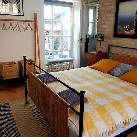 Belvarosi Kerteshaz *