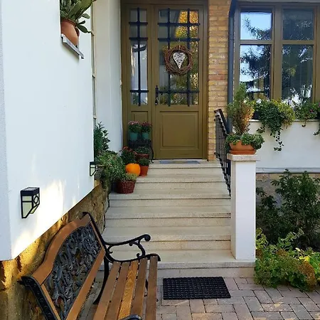 Belvarosi Kerteshaz Holiday home Keszthely