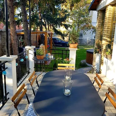 Semesterbostad Belvarosi Kerteshaz Keszthely