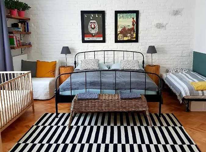 Belvarosi Kerteshaz בית נופש