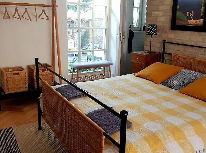 Belvarosi Kerteshaz *