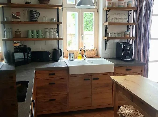 Belvarosi Kerteshaz קסזטלי