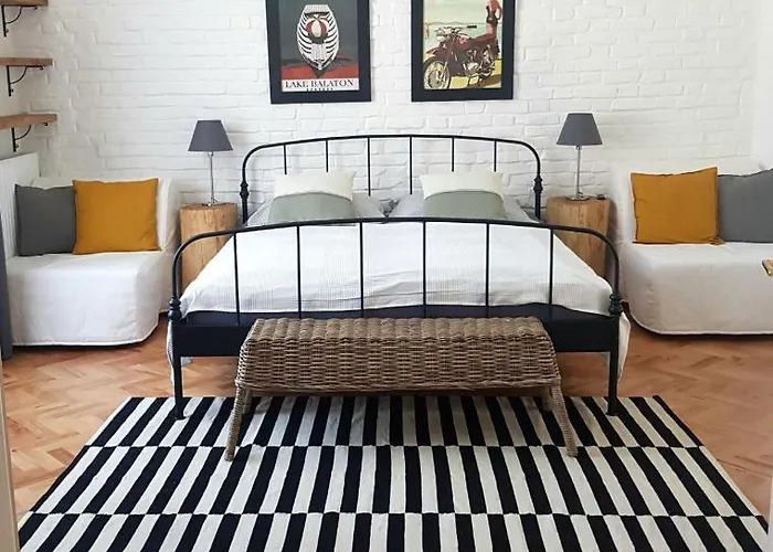 Belvarosi Kerteshaz * קסזטלי